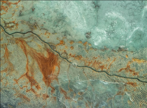 Agua y formaciones minerales registradas durante el viaje de investigación
